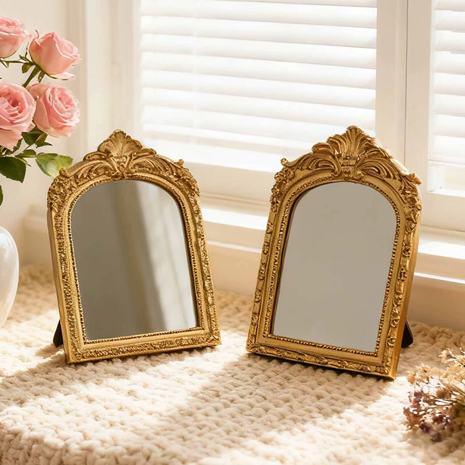 Miroir de maquillage arqué élégant avec cadre en résine dorée, miroir de vanité de table pour coiffe