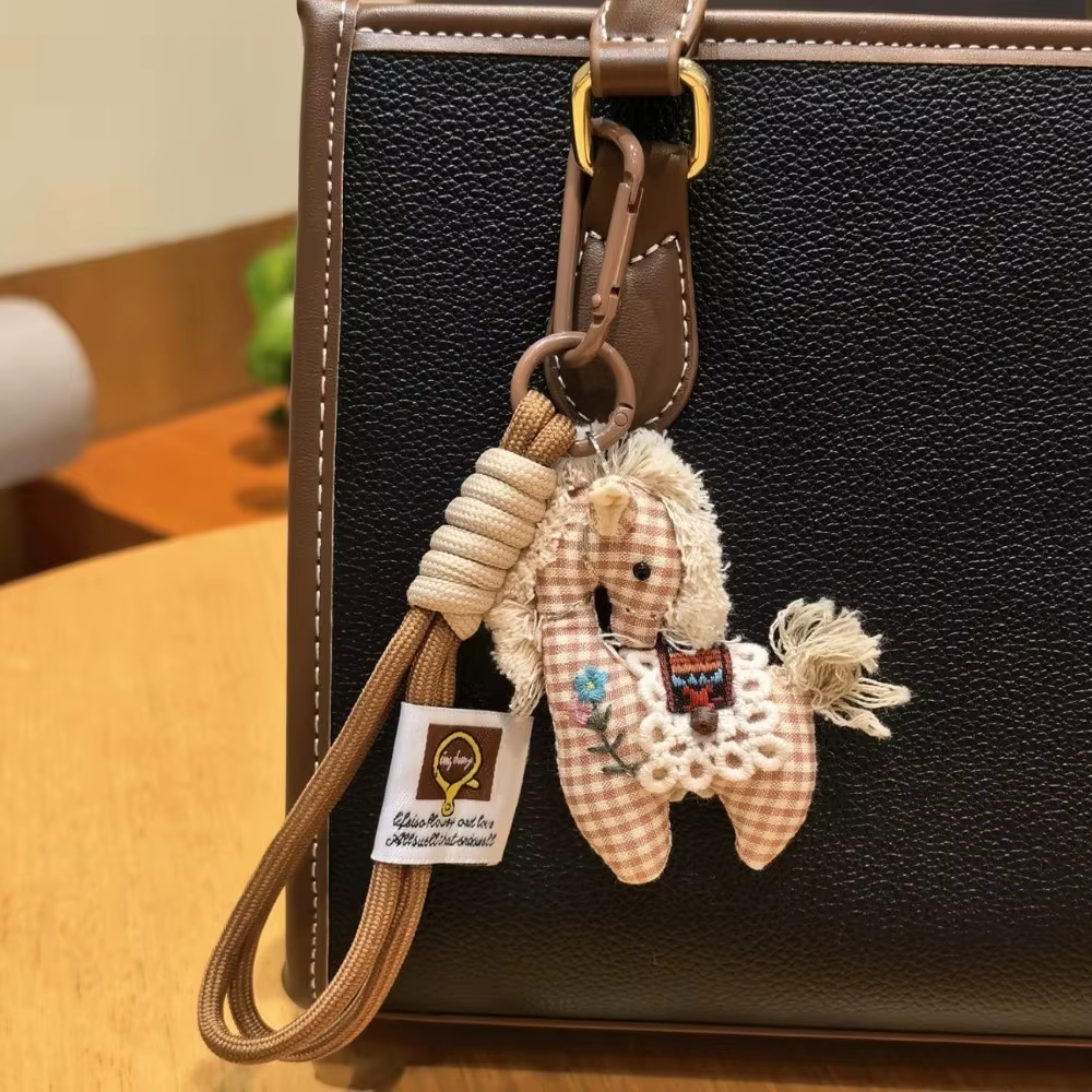 Porte-clés cheval en peluche au design mignon, ornements pour sac à dos, porte-clés Année du Cheval,