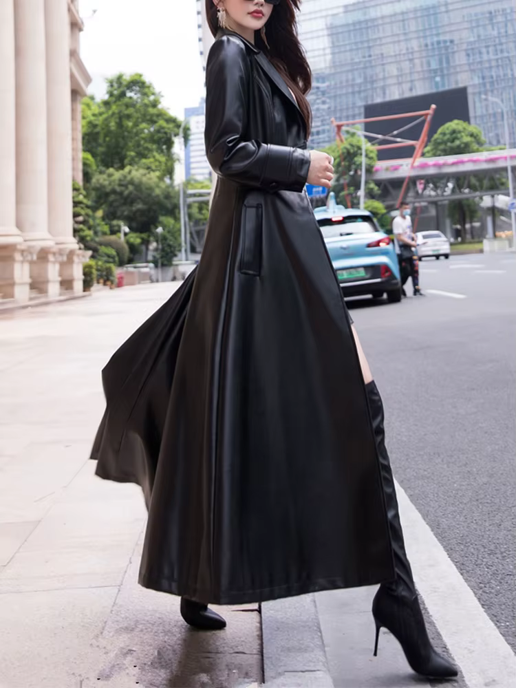 Manteau Trench en Cuir Maxi Évasé et Ajusté Nerazzurri pour Femme, Collection Printemps 2021, Vêteme
