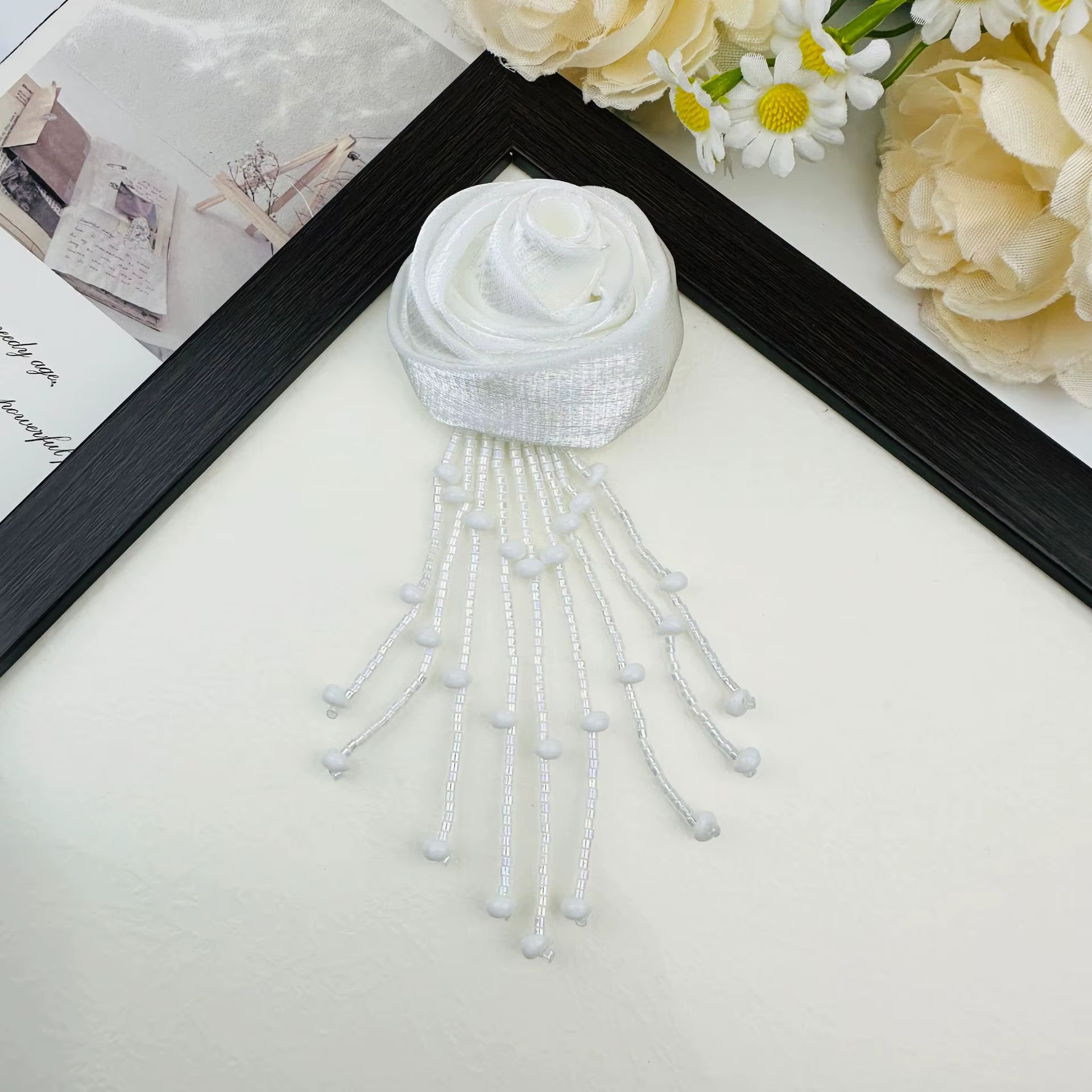Broche en tissu à pampilles en forme de fleur de Rose pour femmes, accessoire de tempérament haut de