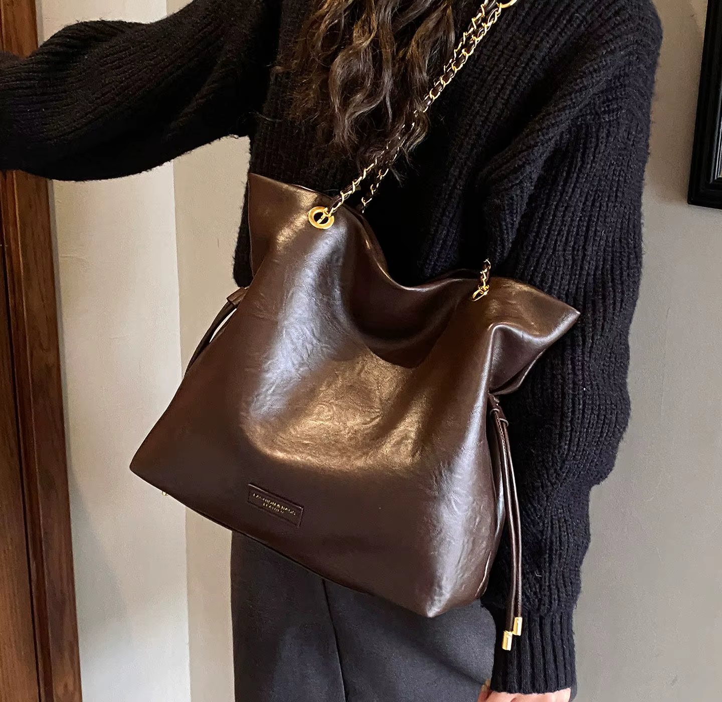Nouveau sac fourre-tout décontracté pour femmes, grande capacité, tendance et polyvalent, sac à band