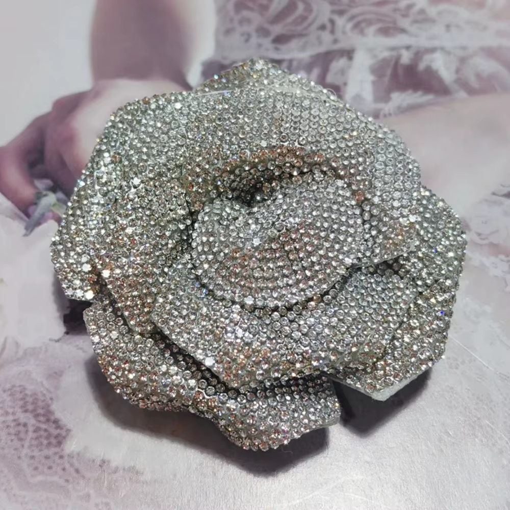 Épingle Rose en cristal 3D avec strass autrichiens, Base Textile sûre pour la peau, accessoire de lu