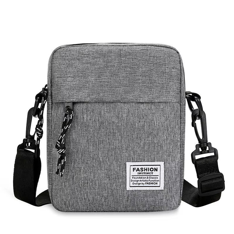 Sac pour homme, disponible en version à porter sur une épaule ou en bandoulière, adapté à un usage q