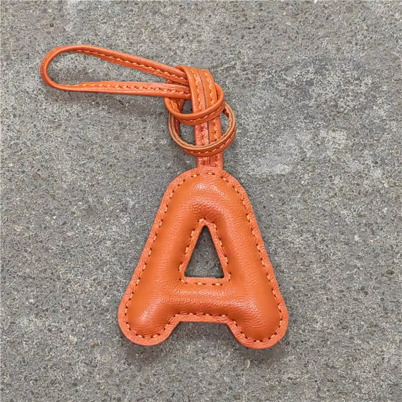 Porte-clés en peau de mouton véritable, lettre anglaise A, accessoires de charme, personnage de mode