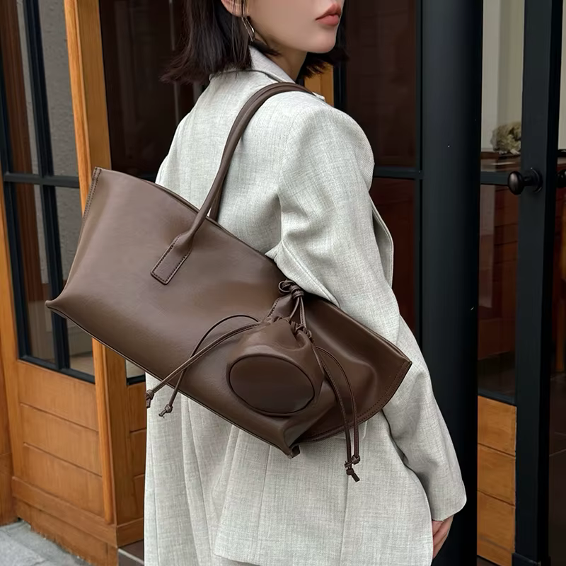 2026 Marque de luxe Design Sac fourre-tout en cuir suédé Femmes Casual Peau de grande capacité Sacs 