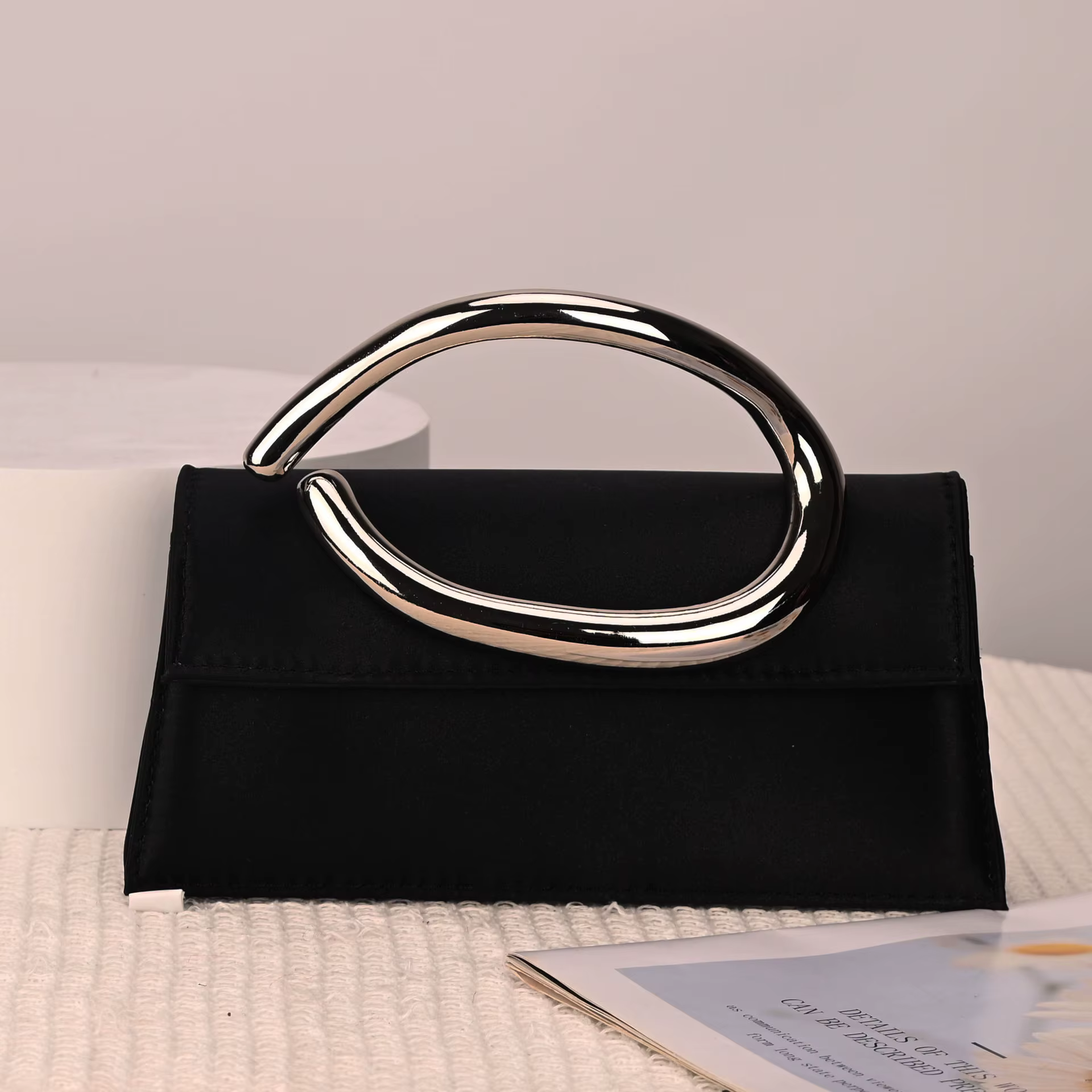 Nouveau sac à main français petit sac carré niche mode sac à bandoulière personnalisé rétro satin me