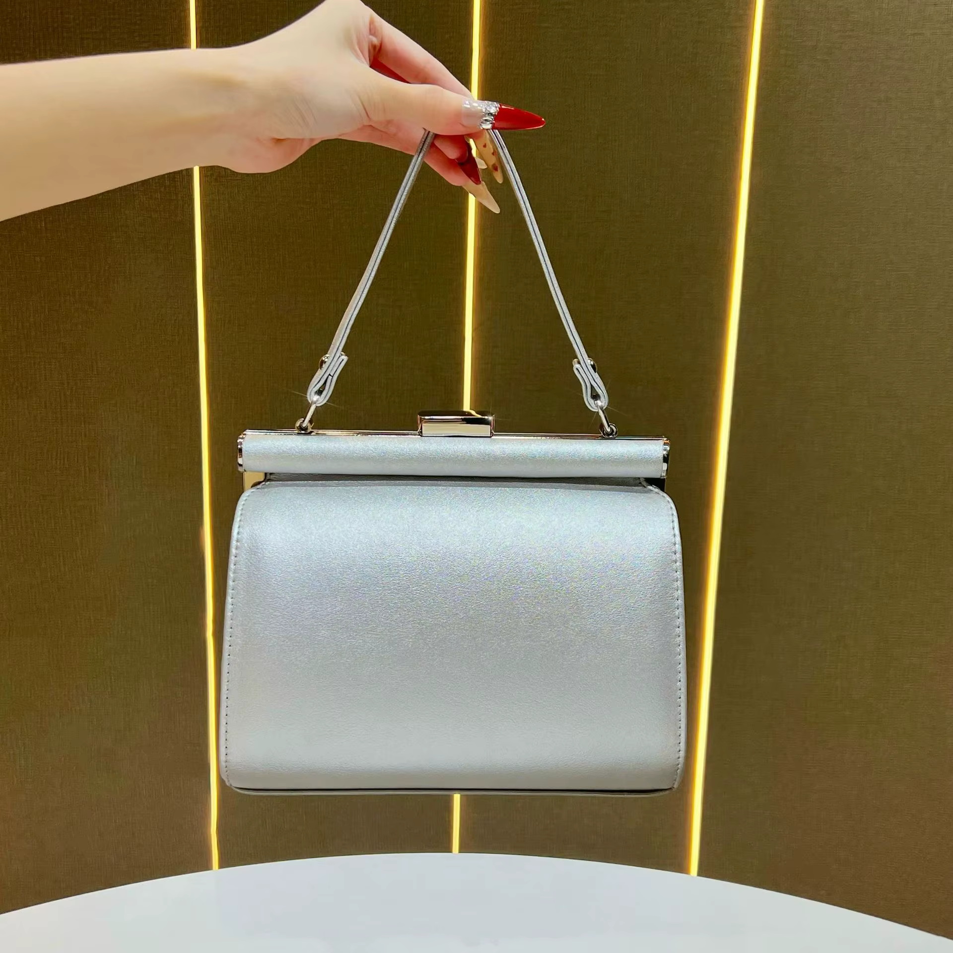 Sac à main pour femme en cuir véritable de luxe 2025, sac boîte simple et tendance, sac bandoulière 