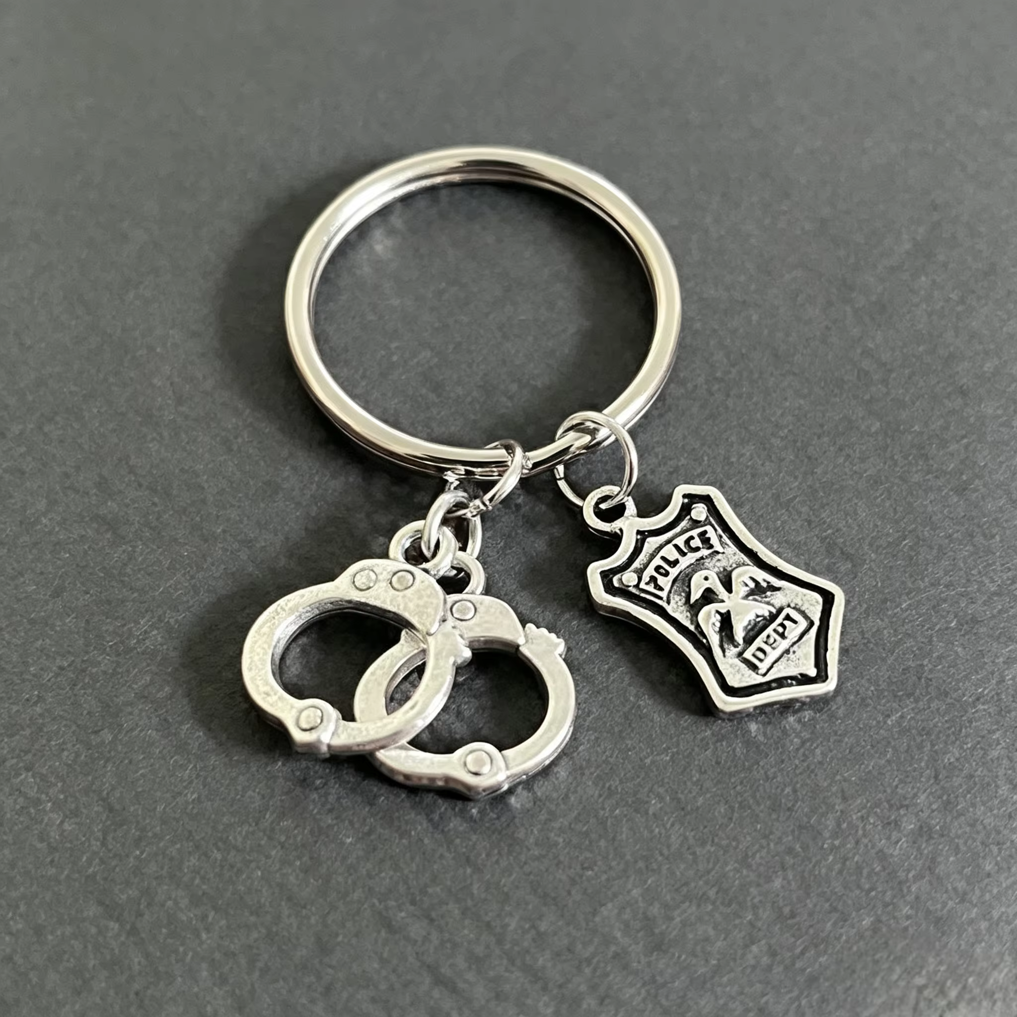 Porte-clés de police, pistolet, menottes, breloque pour sac à dos, cadeau pour les policiers