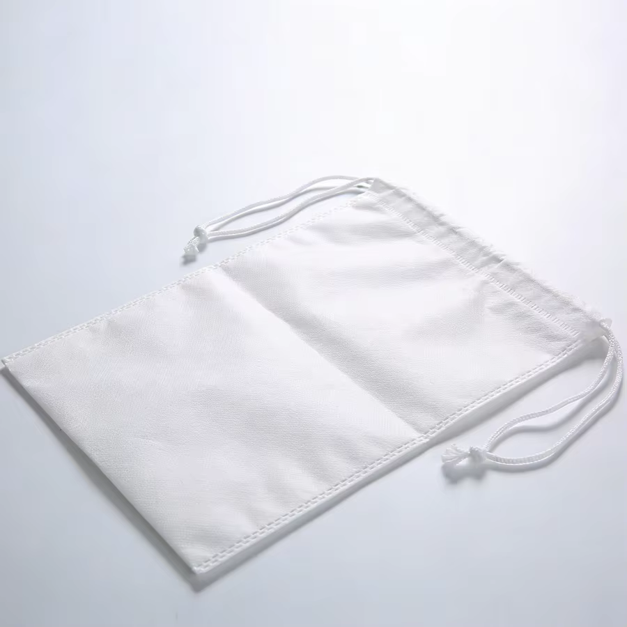 Sac à compartiments séparés en maille pour articles de toilette