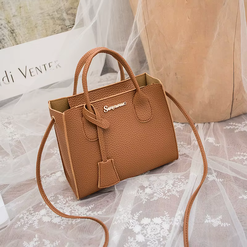 Sac à main élégant à carreaux pour femme avec bandoulière amovible — Sac à bandoulière compact avec 