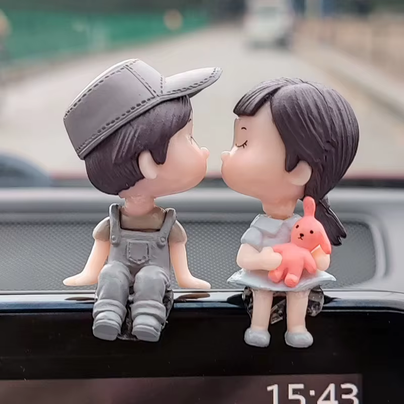 Décoration de voiture, figurines de couple mignonnes de dessin animé, ornement de ballon, décoration