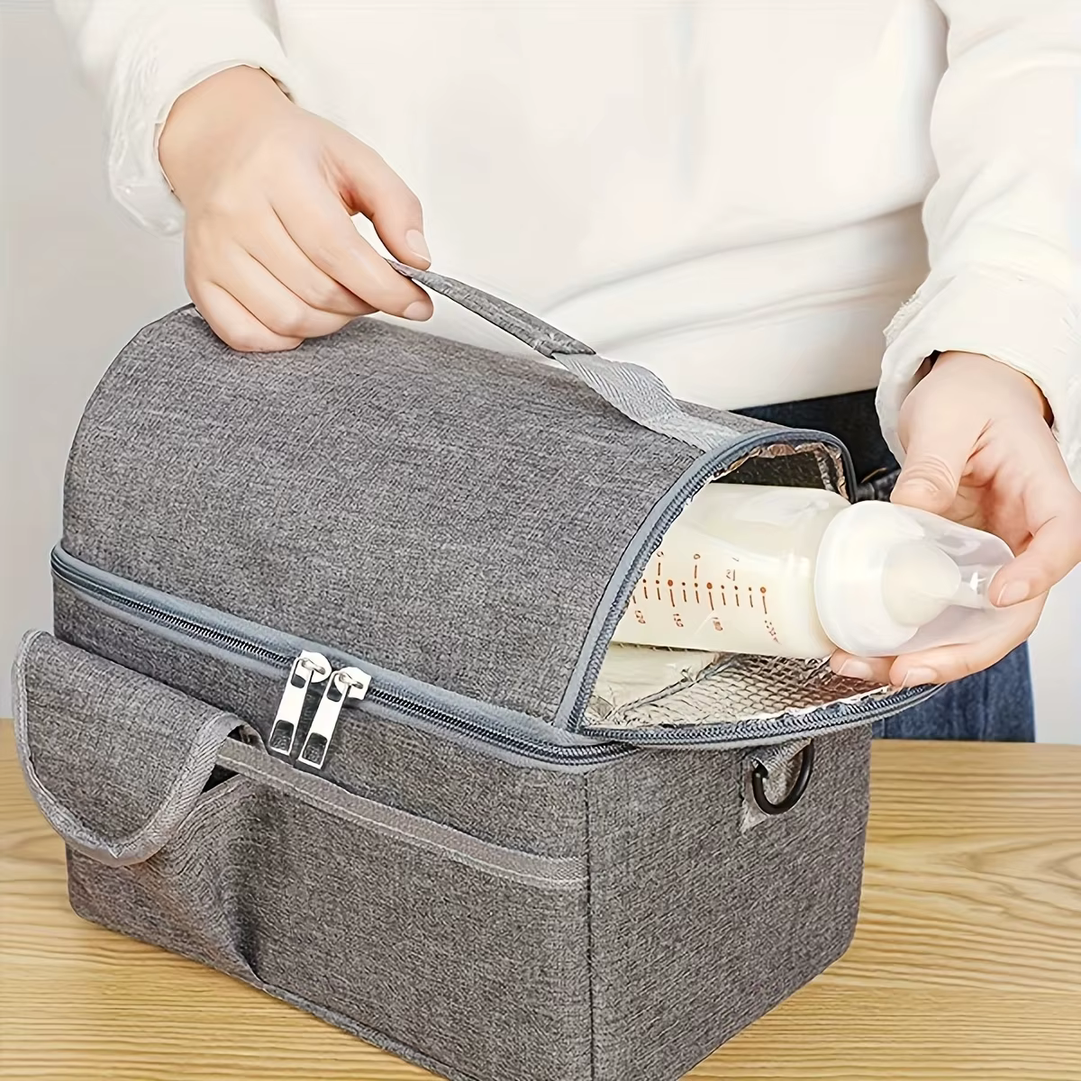 Sac isotherme portable pour transporter du lait maternel. One Piece.
