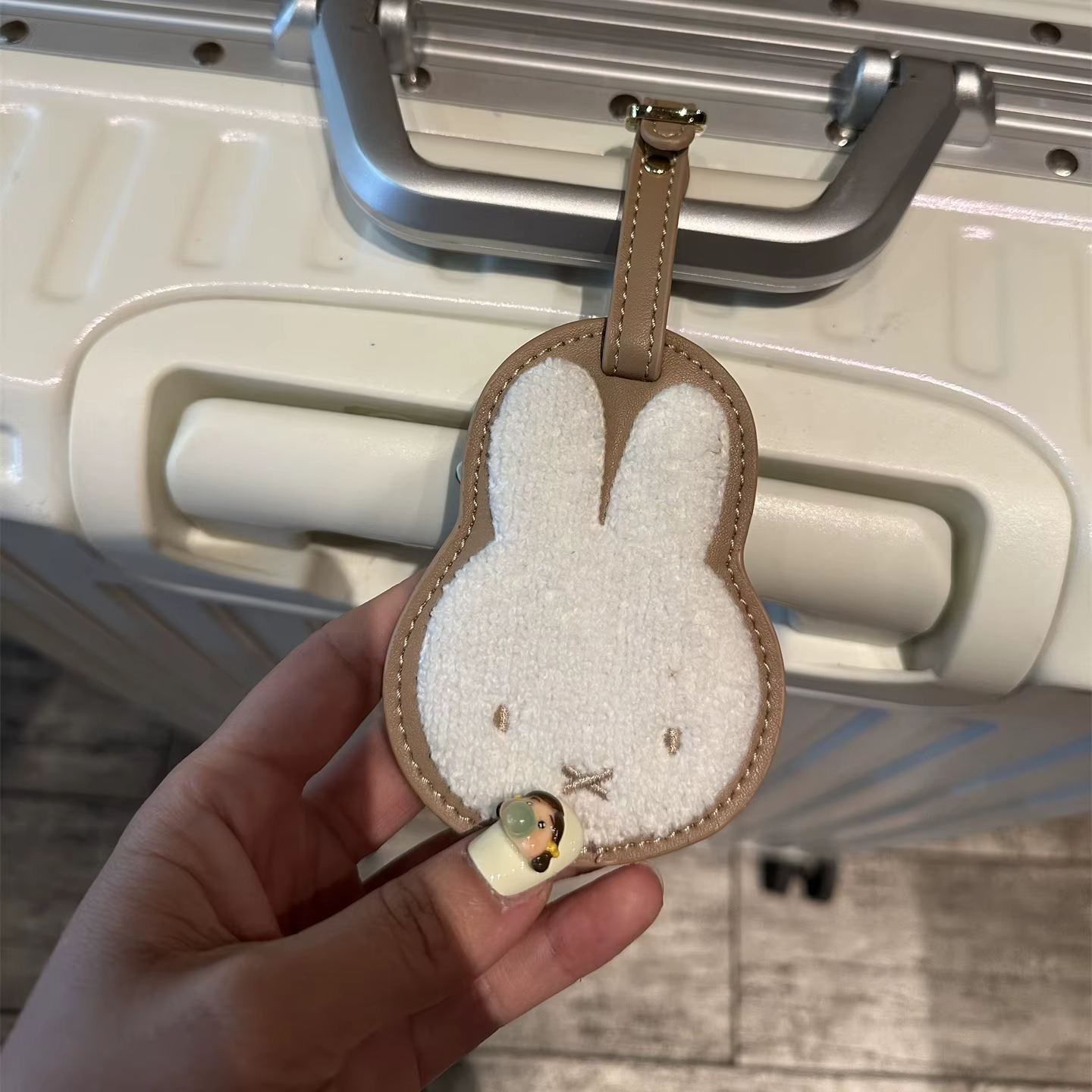 Miffy Boris Étiquette de bagage en cuir brodée mignonne Étiquette d'identification de bagage Kawaii 