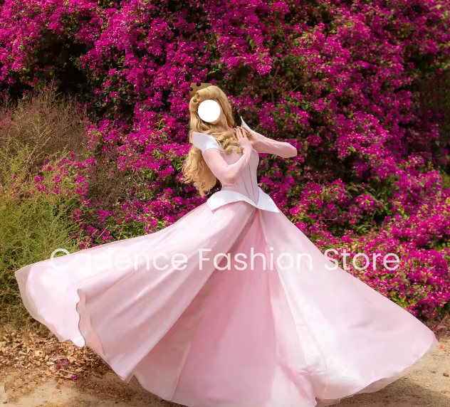 Robe de bal princesse victorienne rose, style féerique, manches longues, corsetée, coupe trapèze, vi