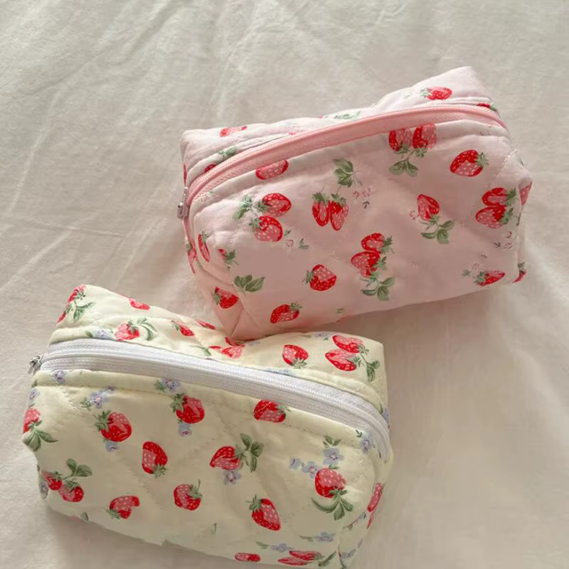 Sac à cosmétiques pour femmes, sac de transport de voyage, trousse de maquillage à fraises coréenne,