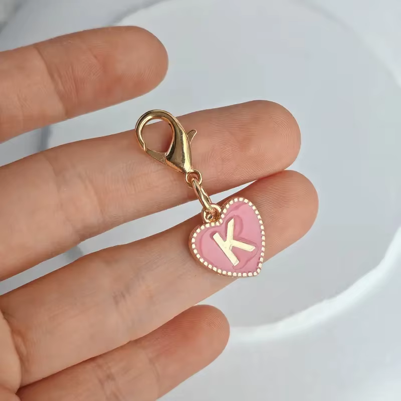Porte-clés en forme de cœur avec 26 lettres de l'alphabet, pour sacs, écouteurs, breloques, accessoi