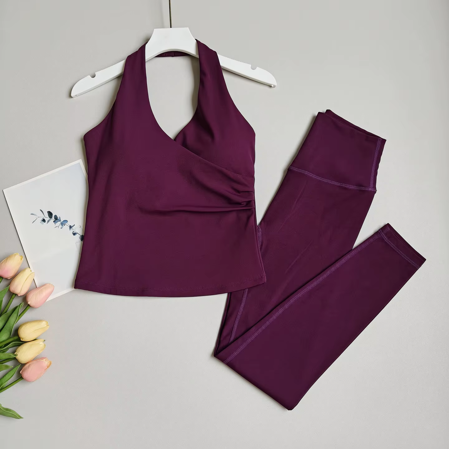 Ensemble de yoga effet seconde peau pour femme, élégant et haut de gamme avec débardeur de sport à c
