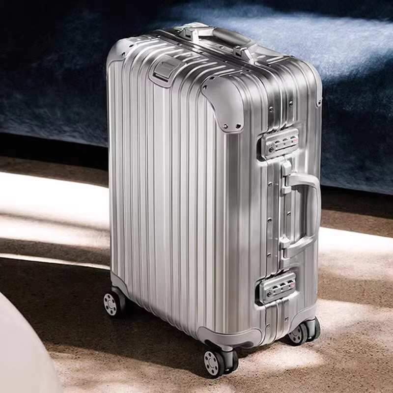 Valise en 100% aluminium et magnésium
