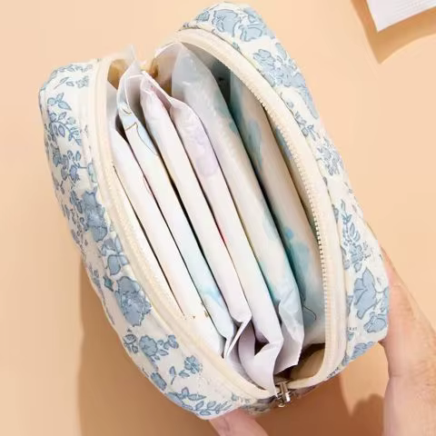 Petite pochette cosmétique matelassée pour sac à main