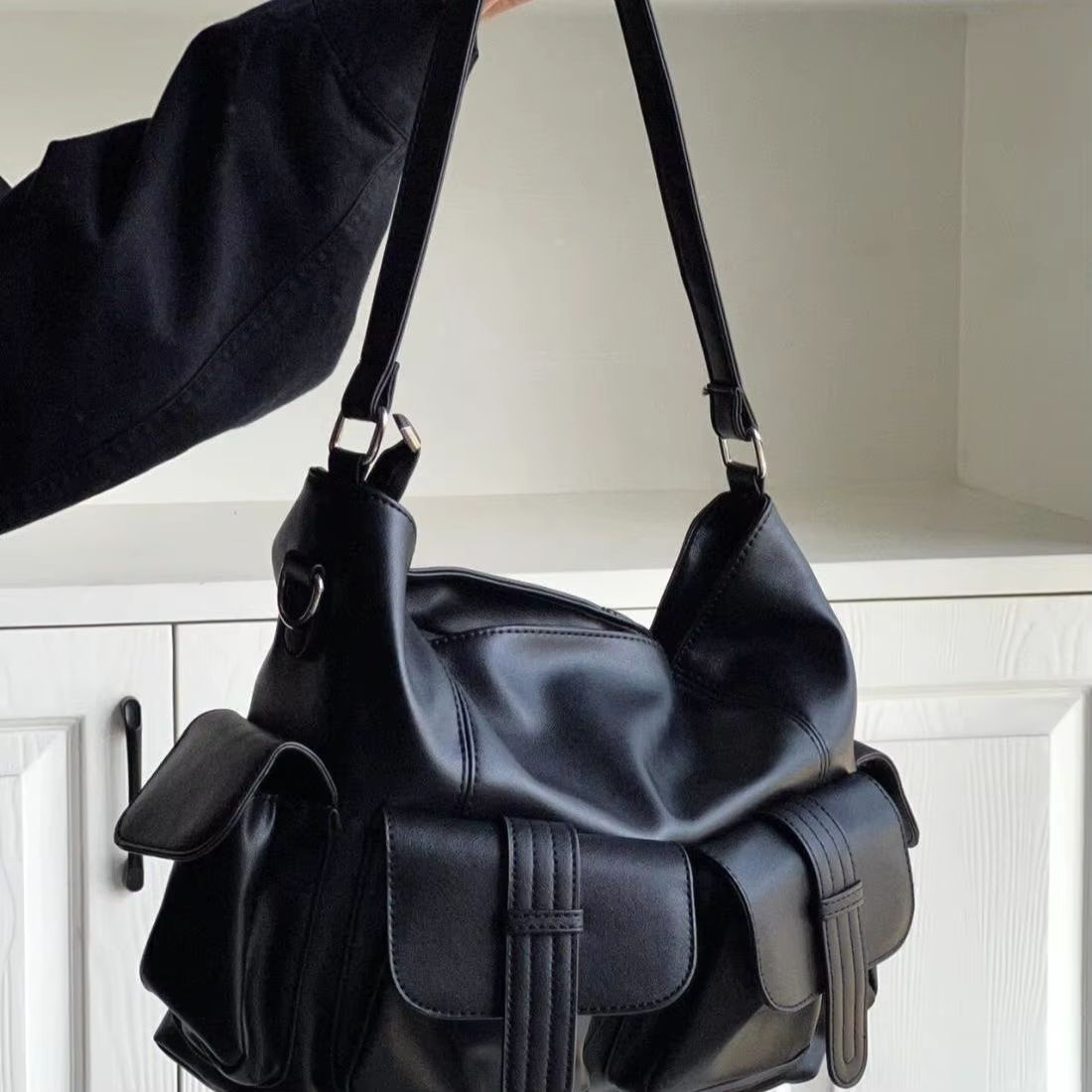 Un nouveau sac messager fourre-tout à une épaule