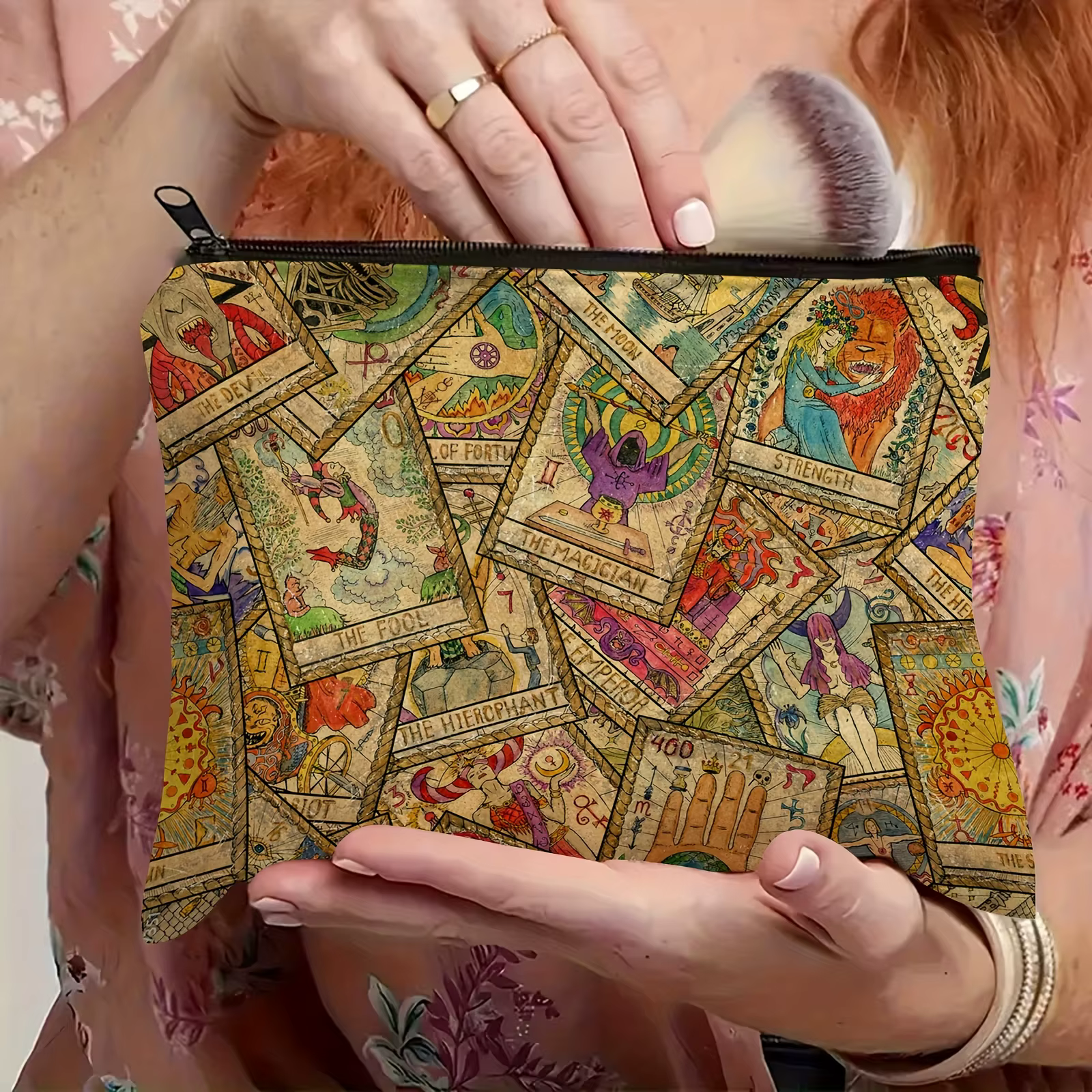Trousse de maquillage design carte tarot avec fermeture inférieure en T – Symboles astrologiques vibrantes et art