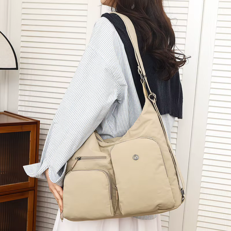 Sac à dos en nylon simple et urbain pour femme