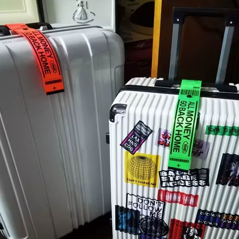 Étiquettes de bagage pour valises