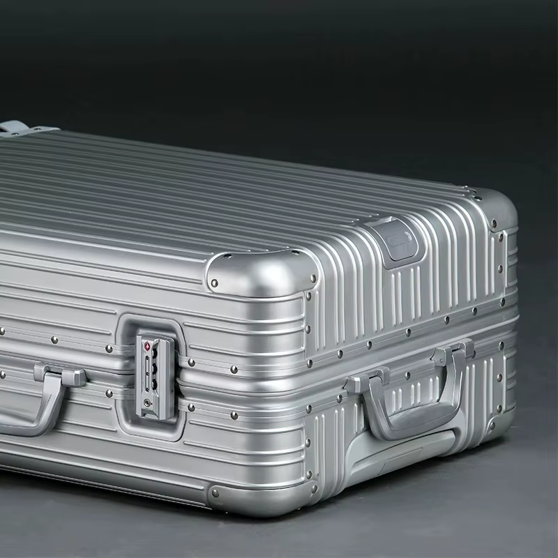 Valise en alliage d'aluminium et de magnésium 100%
