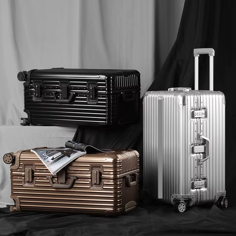 Valise de voyage épaisse tout en aluminium de grande capacité de 32 pouces